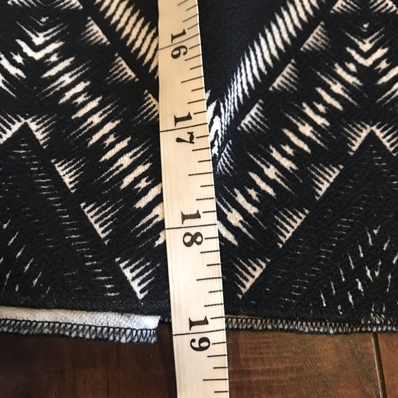 Marie C Black White Zig Zag Elastic Waistband Mini Skirt size Small - Picture 8 of 10